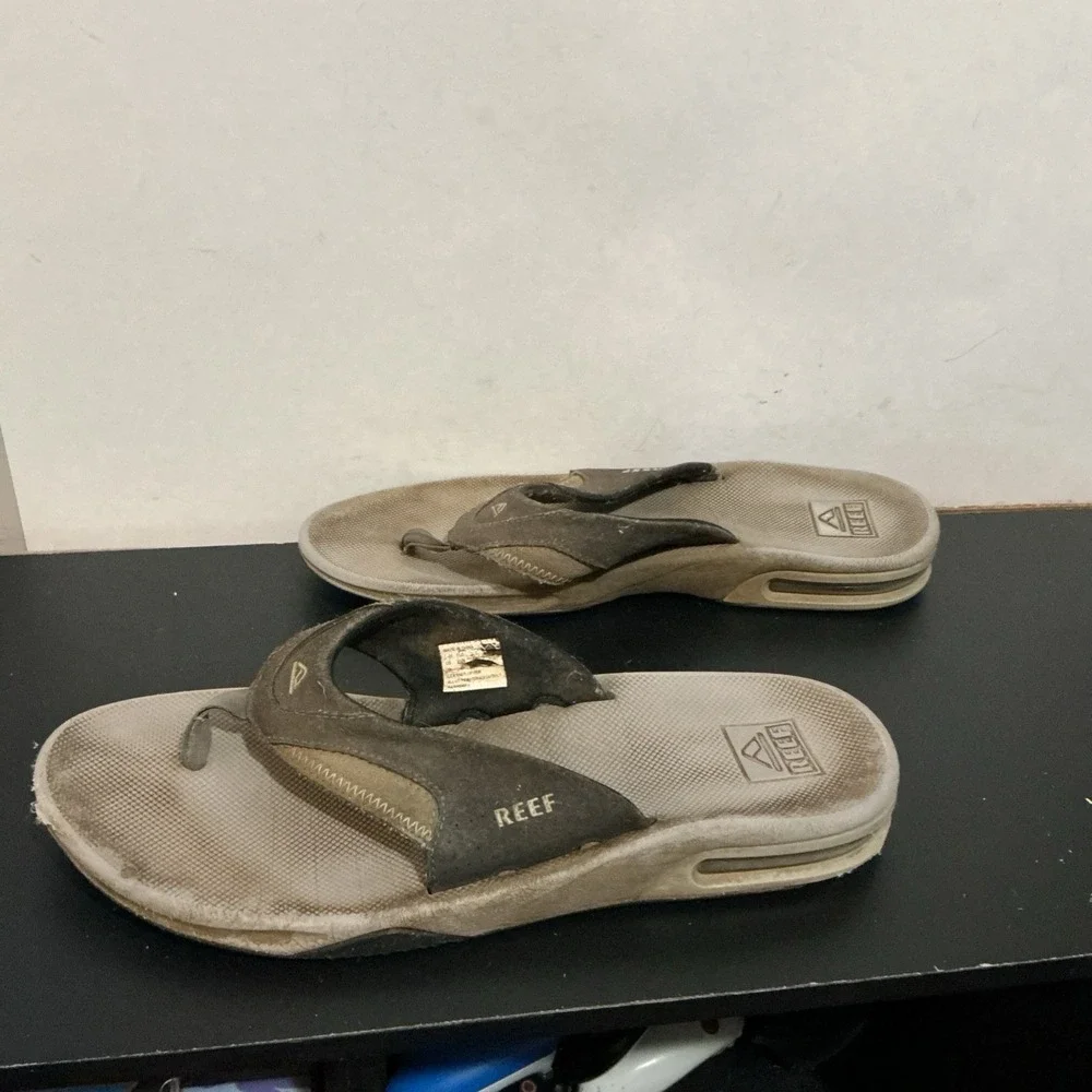 Men's Reef Fannings Flip Flops Beer Bottle Opener sandals  Gray Size 13 WORN